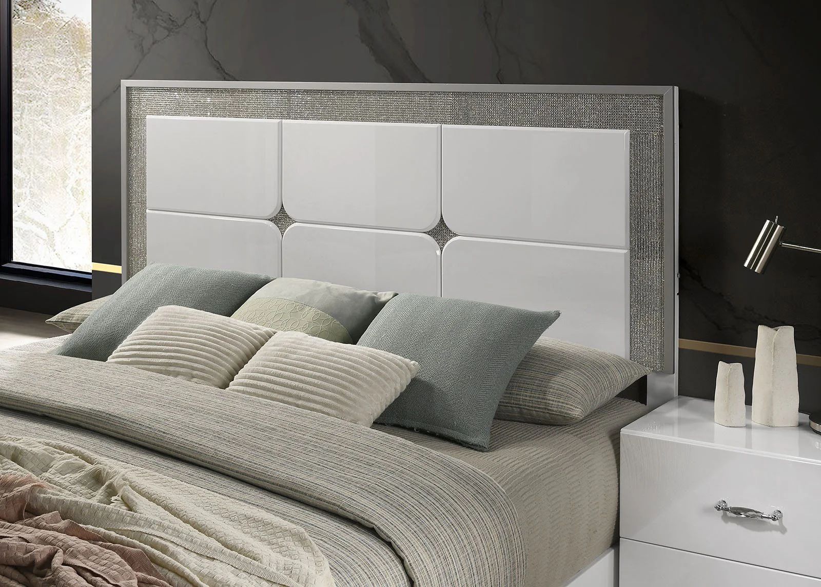 Stoholm 5 Pc. Queen Bedroom Set w/ 2NS - Image 2