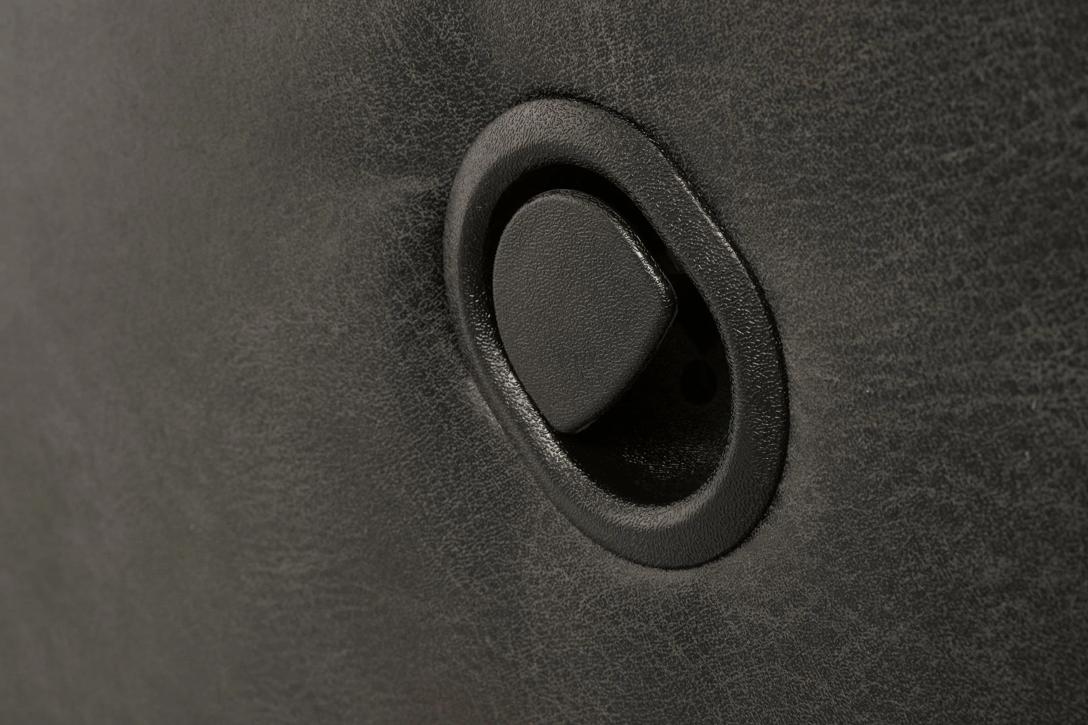 Tambo Recliner - Image 12