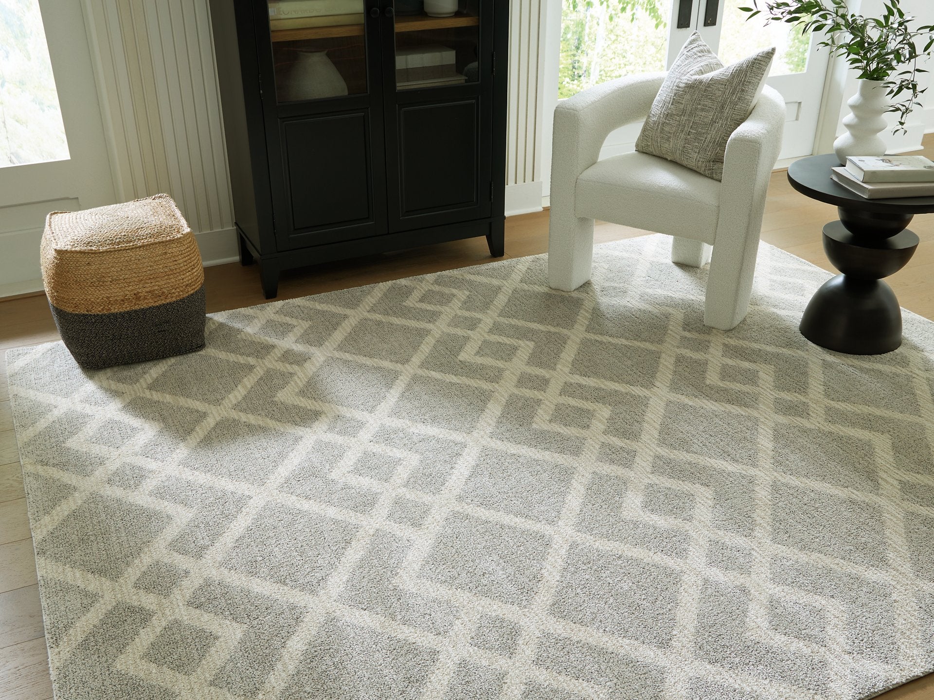 Unawick Large Rug - Image 2