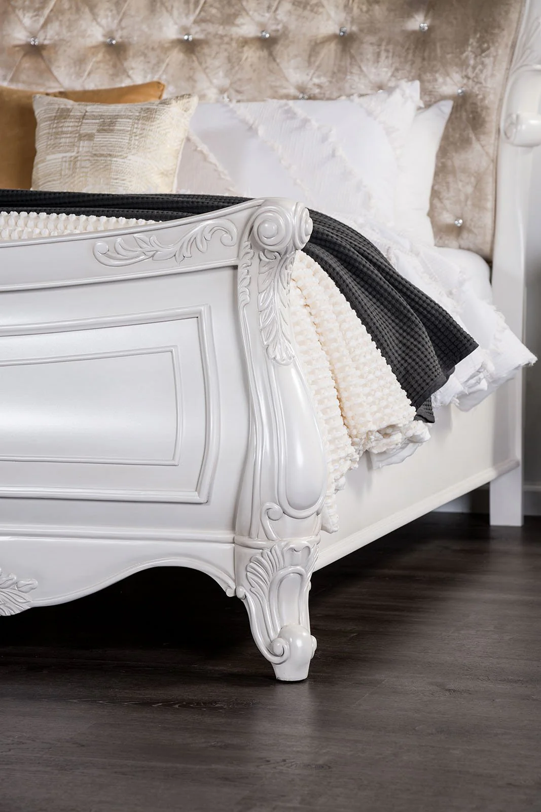 Valentini 5 Pc. Queen Bedroom Set w/ 2NS - Image 2