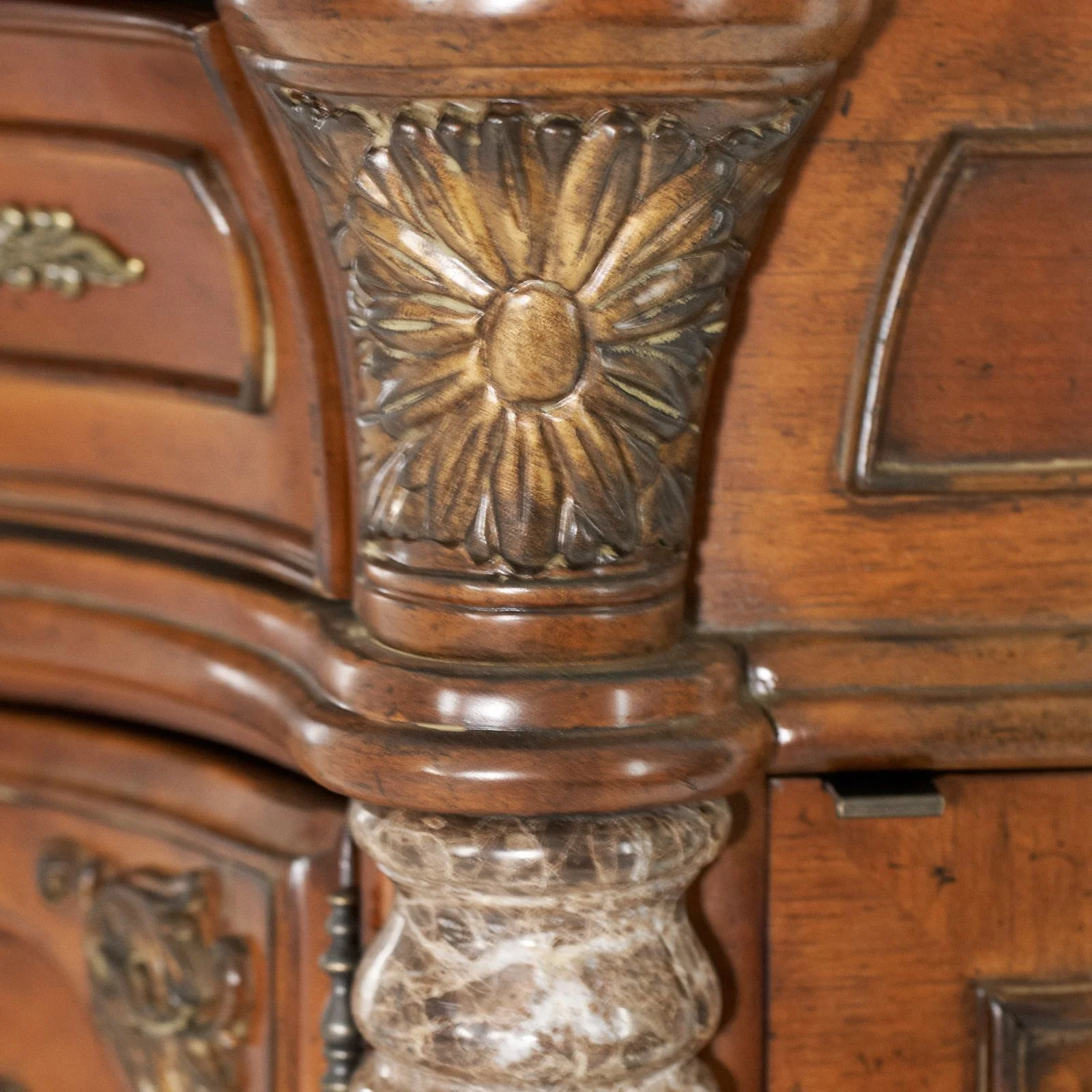 Villa Valencia Gentleman's Chest - Classic Chestnut - Image 6