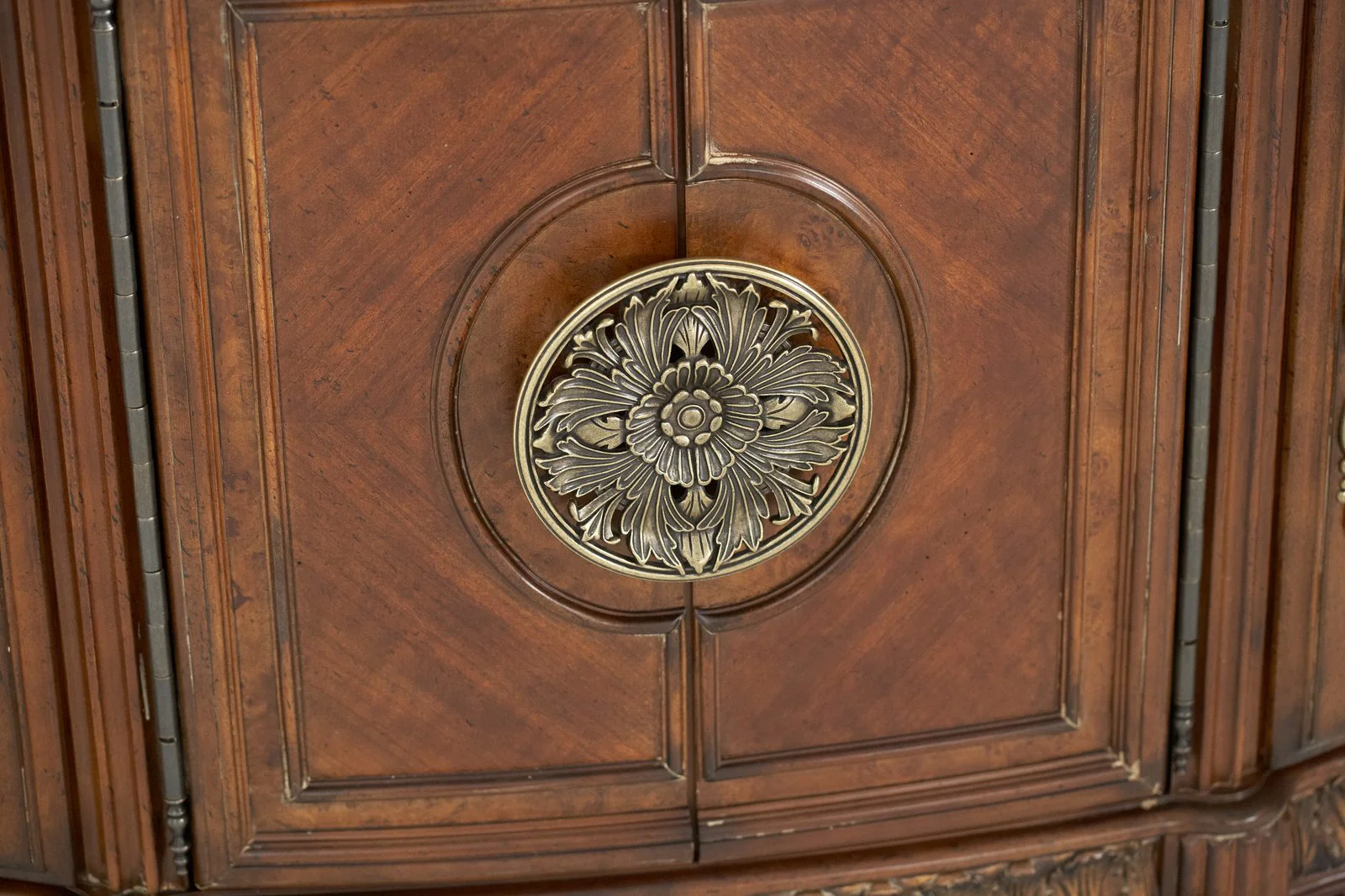 Villa Valencia Sideboard with Mirror - Classic Chestnut - Image 5